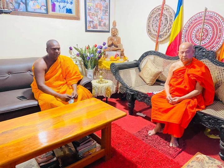 Ven. Thiththagalle Anandasiri Thero met the chief monk of the Polonnauruwa, Eastern 'Thamankaduwa'